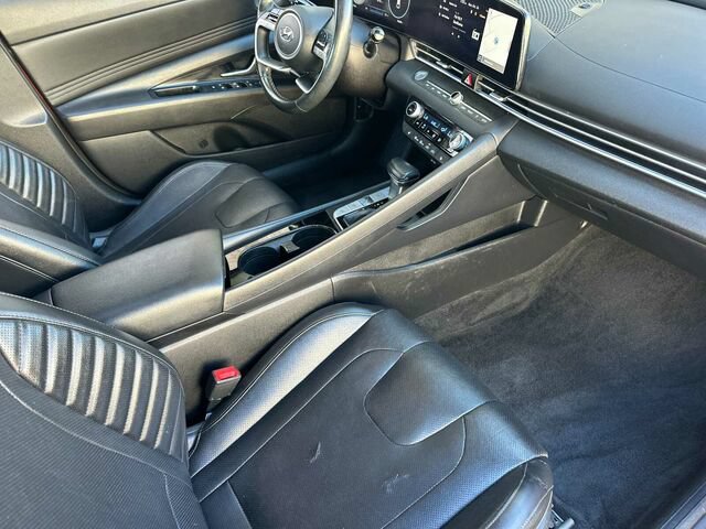 Used 2023 Hyundai Elantra Limited FWD image 17