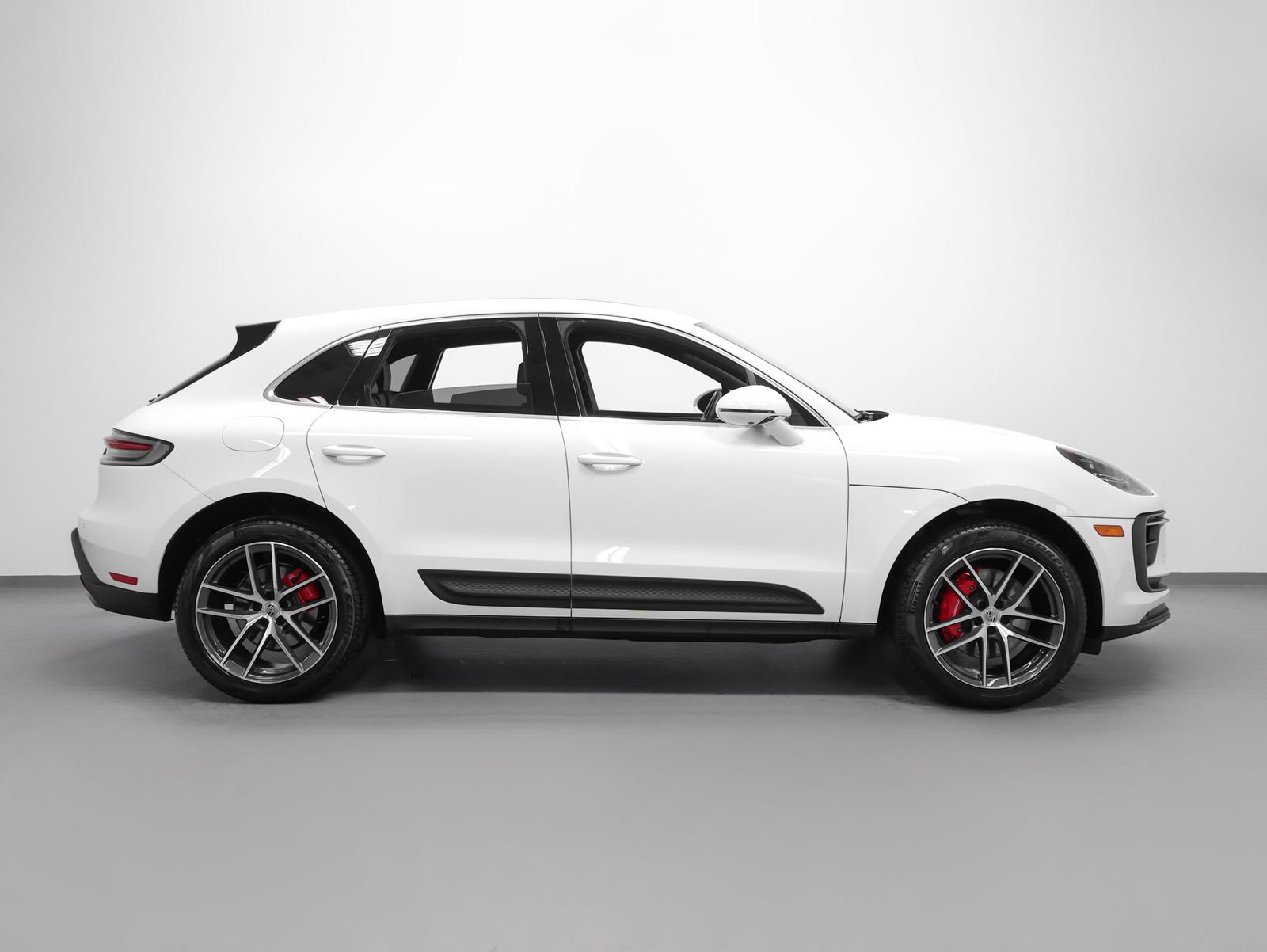 Certified 2025 Porsche Macan S image 13