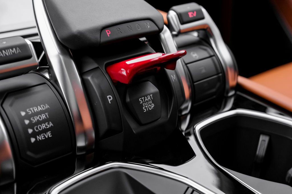 Used 2025 Lamborghini Urus SE image 19
