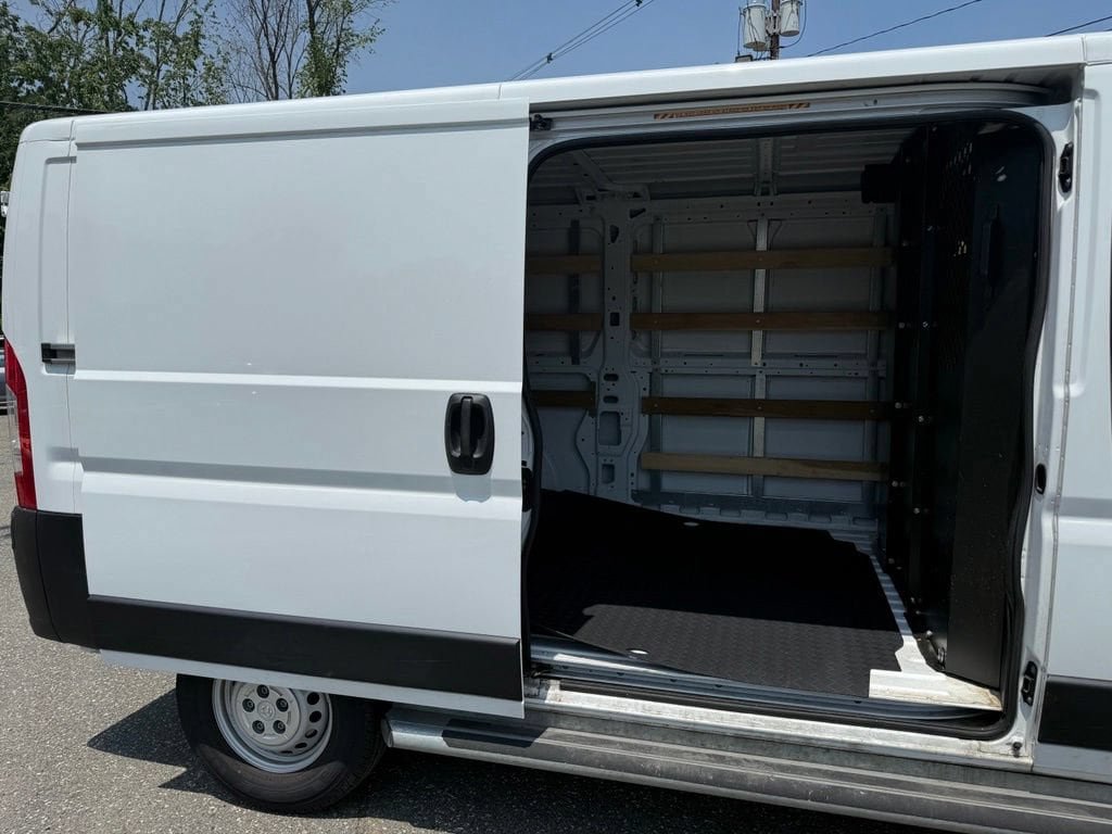 Used 2025 RAM ProMaster 2500 w/ U-Haul Equipment Group FWD image 32
