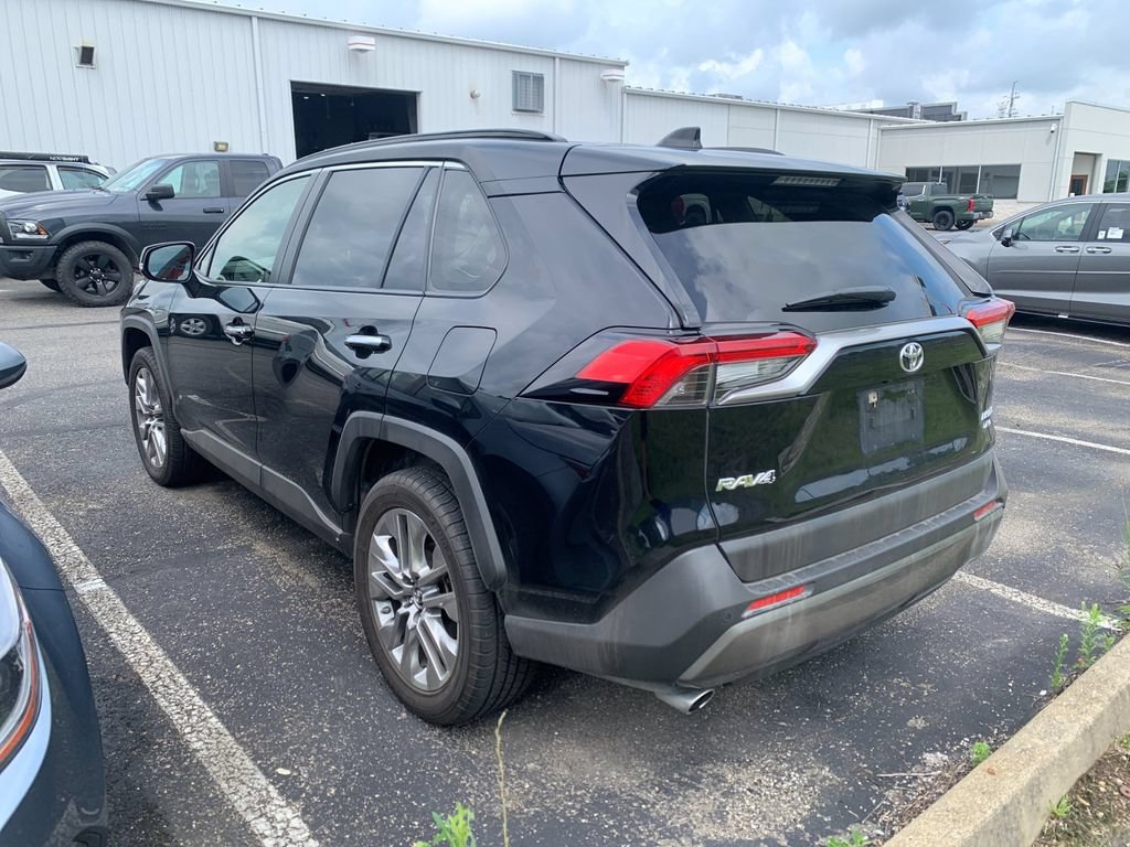 Used 2019 Toyota RAV4 Limited w/ Advanced Technology Package AWD/4WD image 5