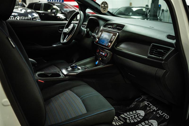 Used 2025 Nissan Leaf S image 12