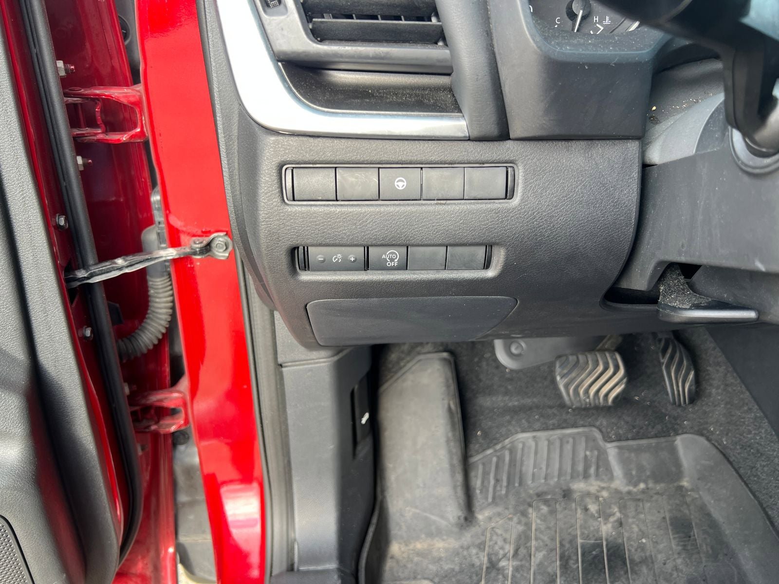 Used 2023 Nissan Rogue SV FWD image 19