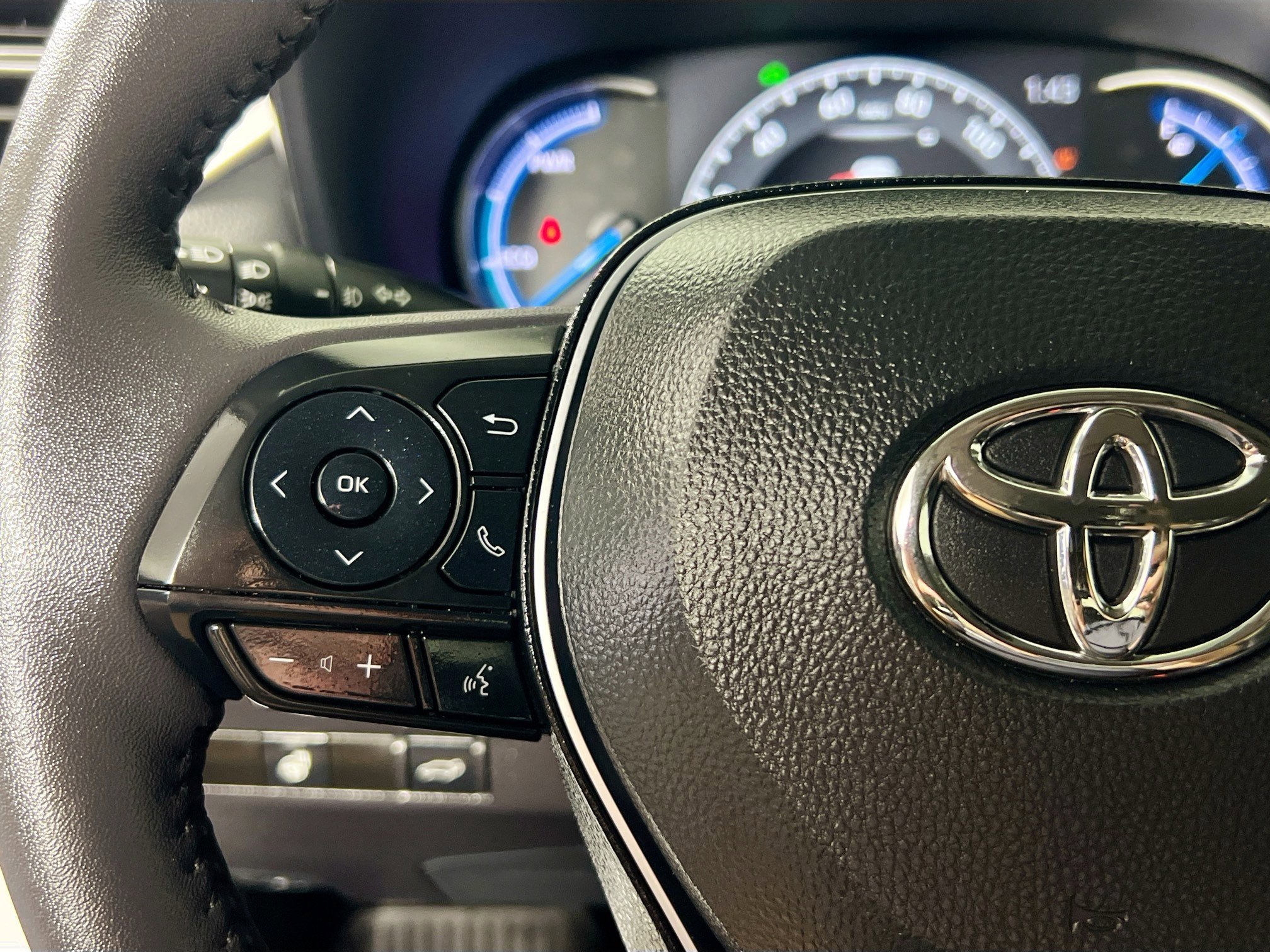 Used 2025 Toyota RAV4 XLE Premium w/ Weather Package AWD/4WD image 18