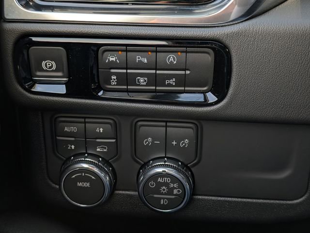 New 2026 GMC Yukon XL Denali image 24