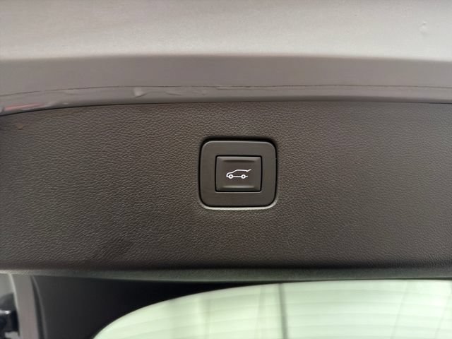 Used 2025 Buick Envista Sport Touring w/ Convenience I Package FWD image 32
