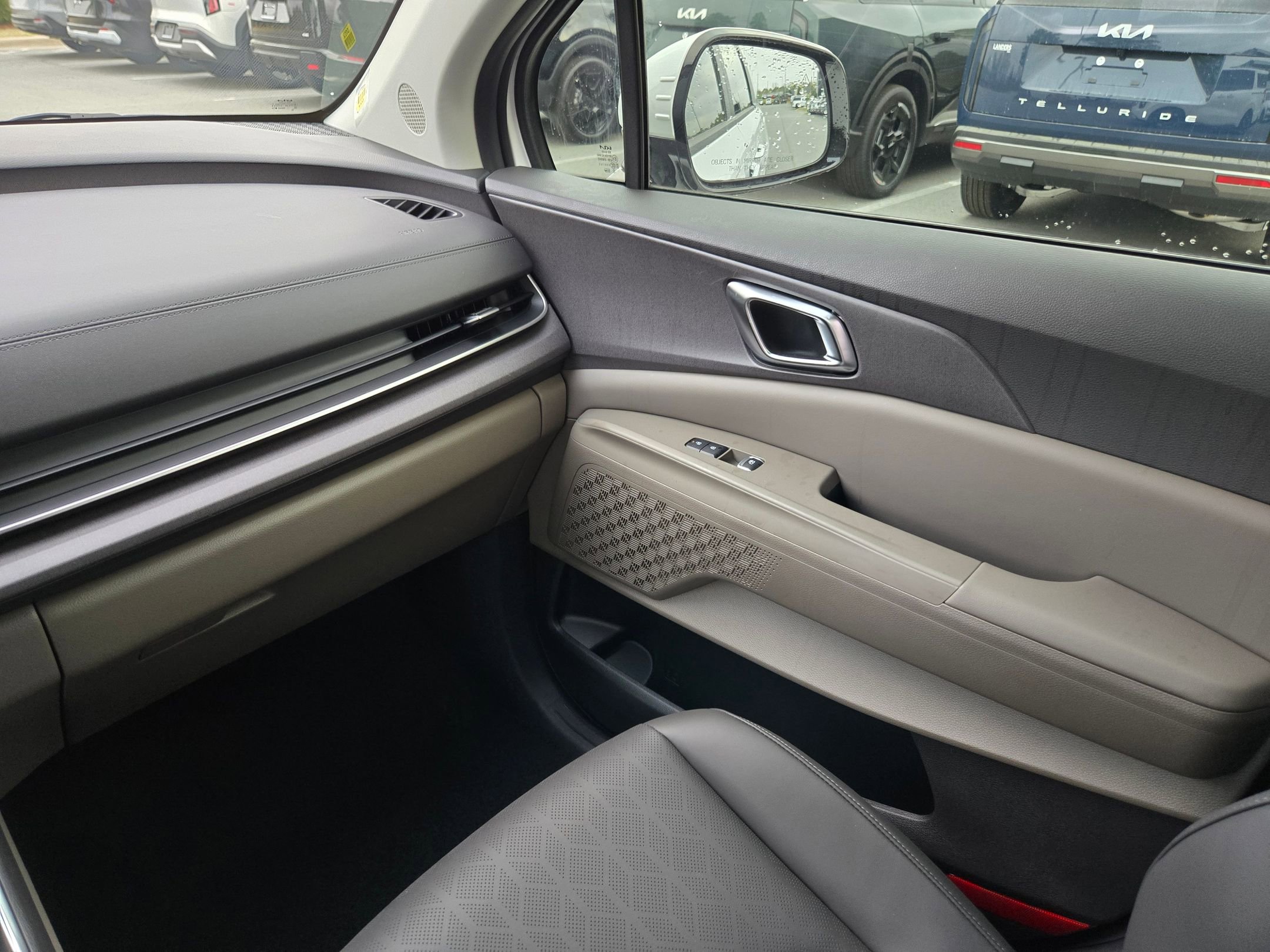 New 2026 Kia Carnival EX FWD image 11