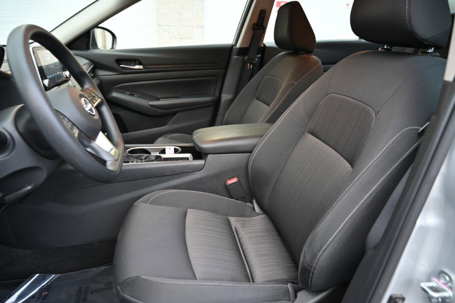 Used 2024 Nissan Altima 2.5 SV image 14