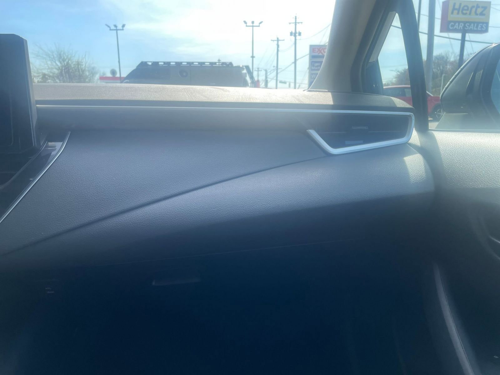 Used 2025 Toyota Corolla LE FWD image 33