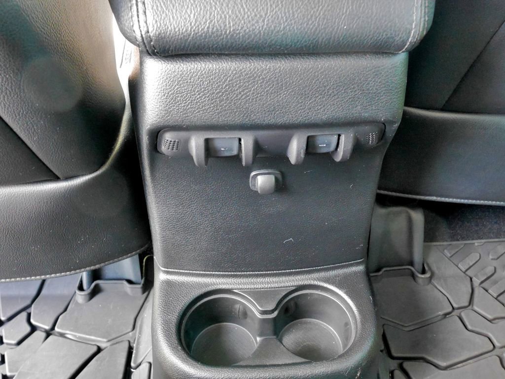 Used 2013 Jeep Wrangler Unlimited Sahara AWD/4WD image 19