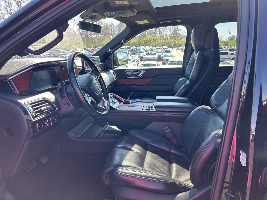 Used 2024 Lincoln Navigator Reserve image 10