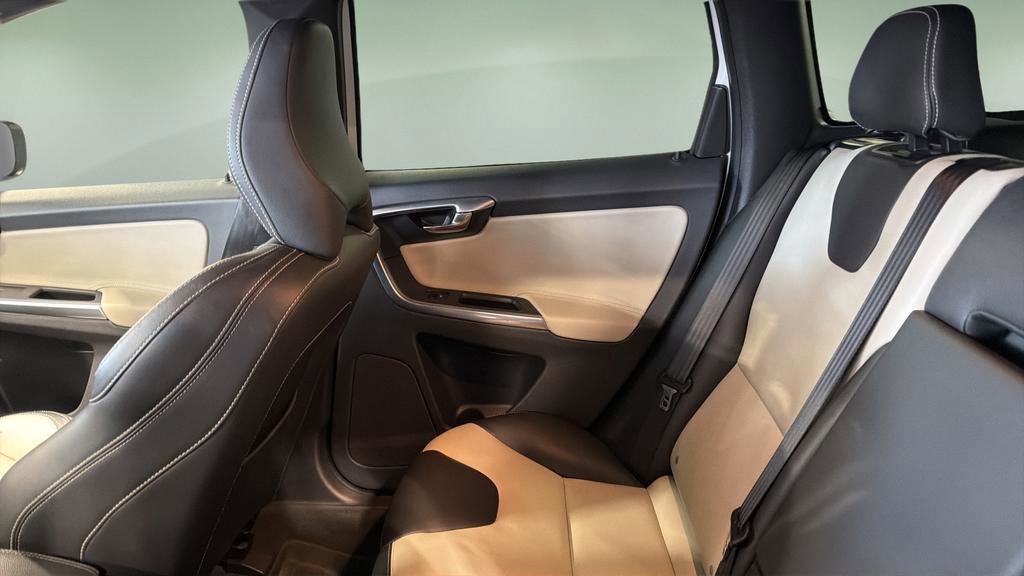 Used 2016 Volvo XC60 T6 AWD/4WD image 18