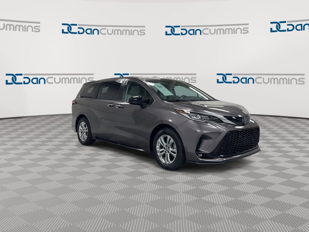 Used 2022 Toyota Sienna XSE image 2