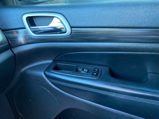 Used 2021 Jeep Grand Cherokee Laredo X AWD/4WD image 18