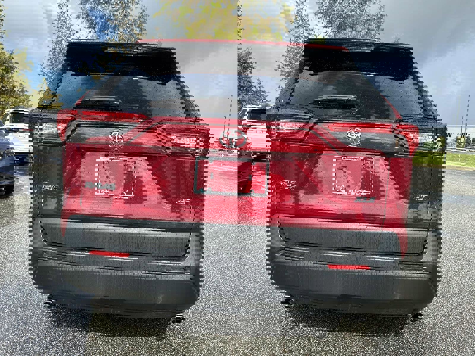 Used 2021 Toyota RAV4 XLE Premium image 4