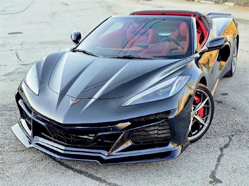 Used 2023 Chevrolet Corvette Stingray Premium Cpe w/ Z51 Performance Package RWD image 3
