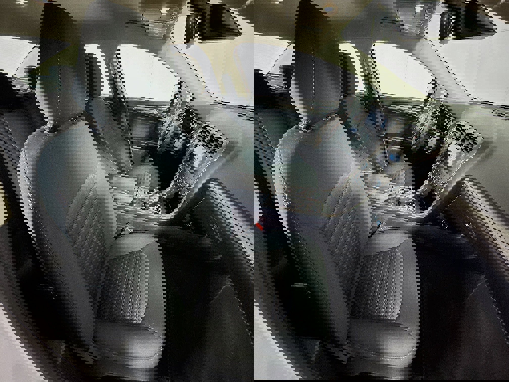 Used 2020 Ford Fusion SE image 25