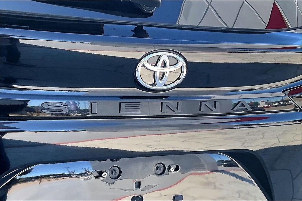 Certified 2026 Toyota Sienna LE image 23
