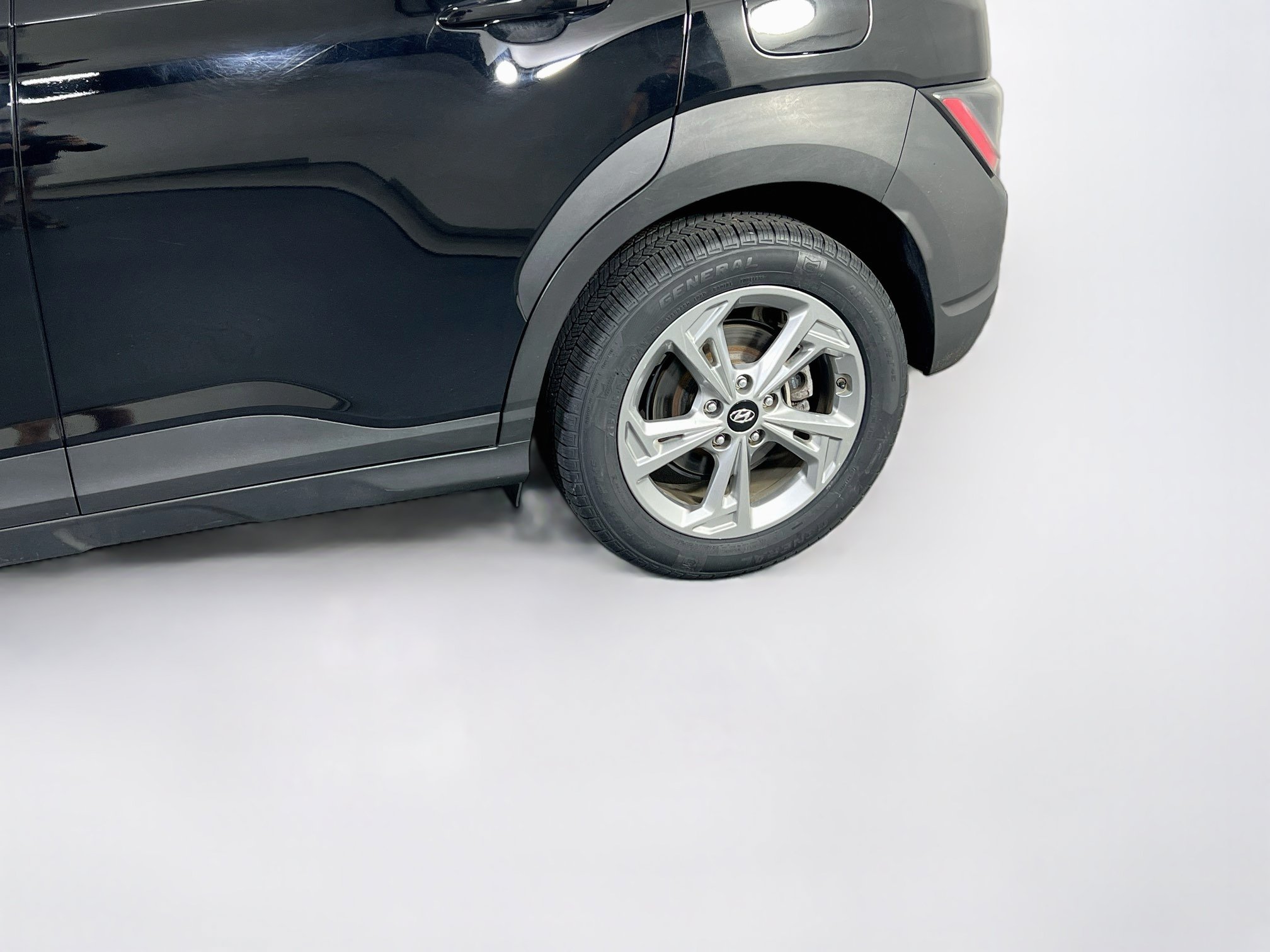 Used 2023 Hyundai Kona SEL w/ Cargo Package AWD/4WD image 28