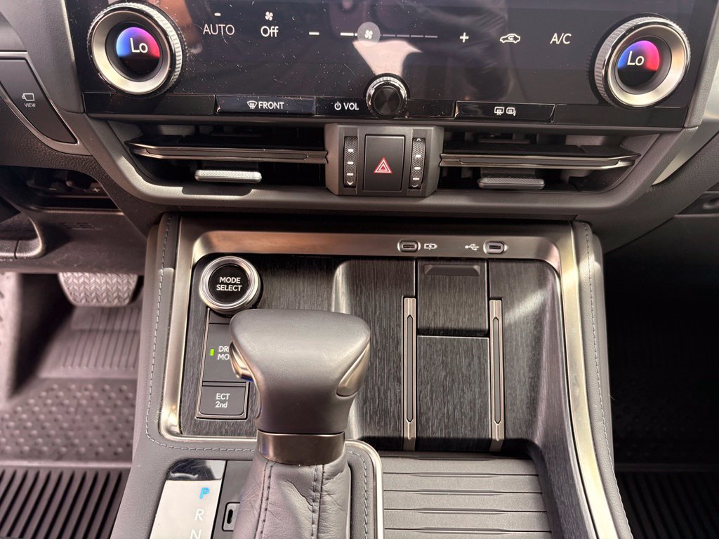 Used 2025 Lexus GX 550 w/ Accessory Package (2T) AWD/4WD image 21