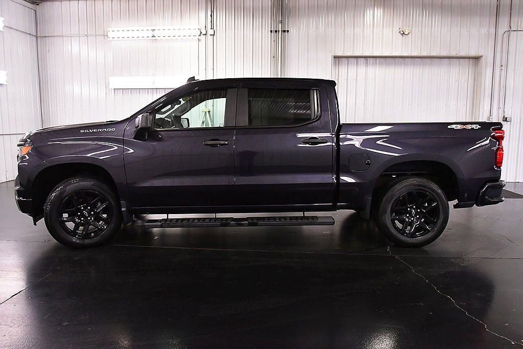 Used 2022 Chevrolet Silverado 1500 Custom image 4