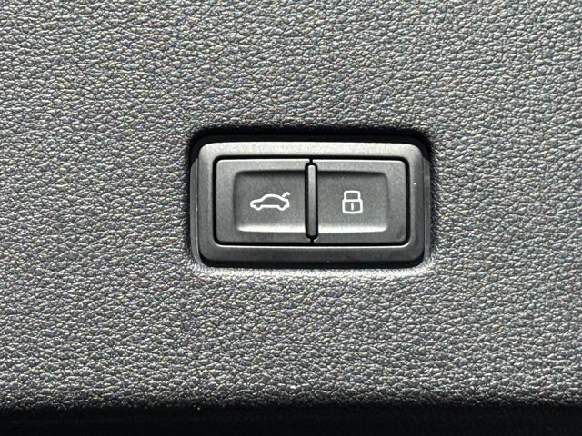 Used 2025 Audi Q8 Premium Plus AWD/4WD image 21