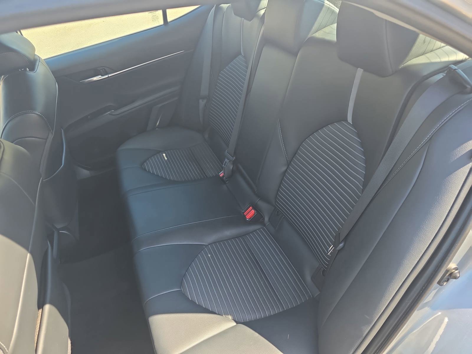 Used 2020 Toyota Camry SE FWD image 15