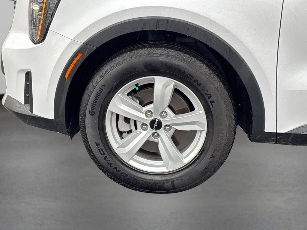 Certified 2025 Kia Sorento LX image 12