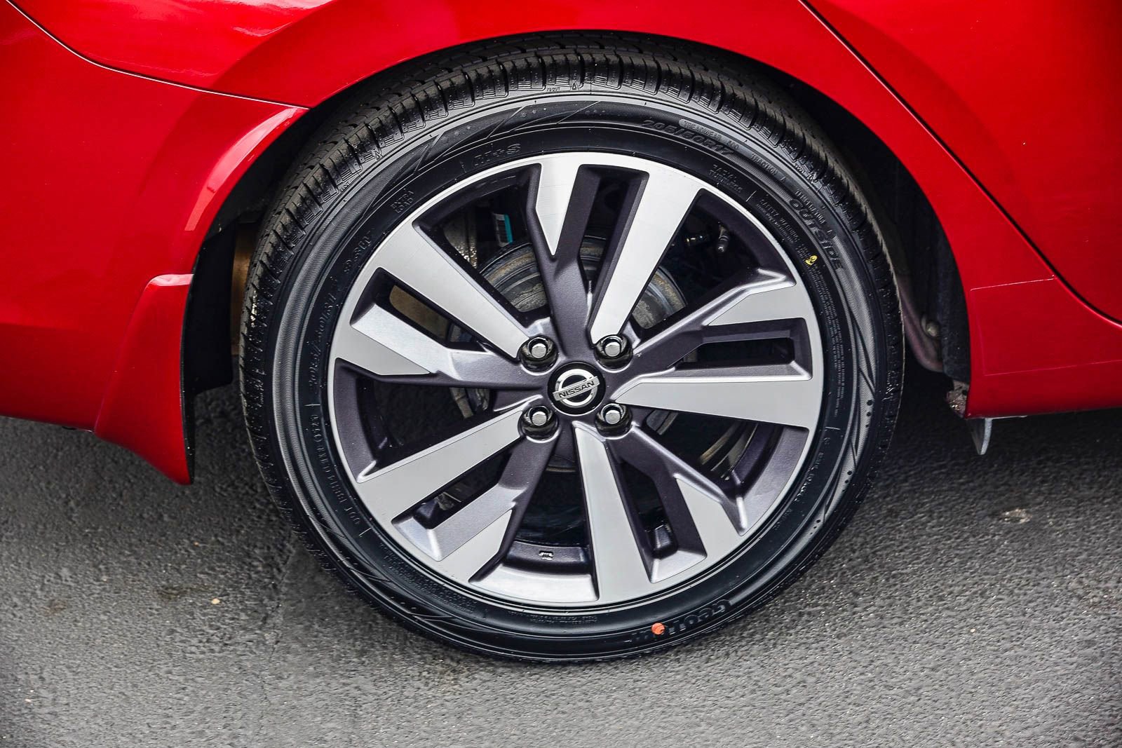 Used 2020 Nissan Versa SR image 9