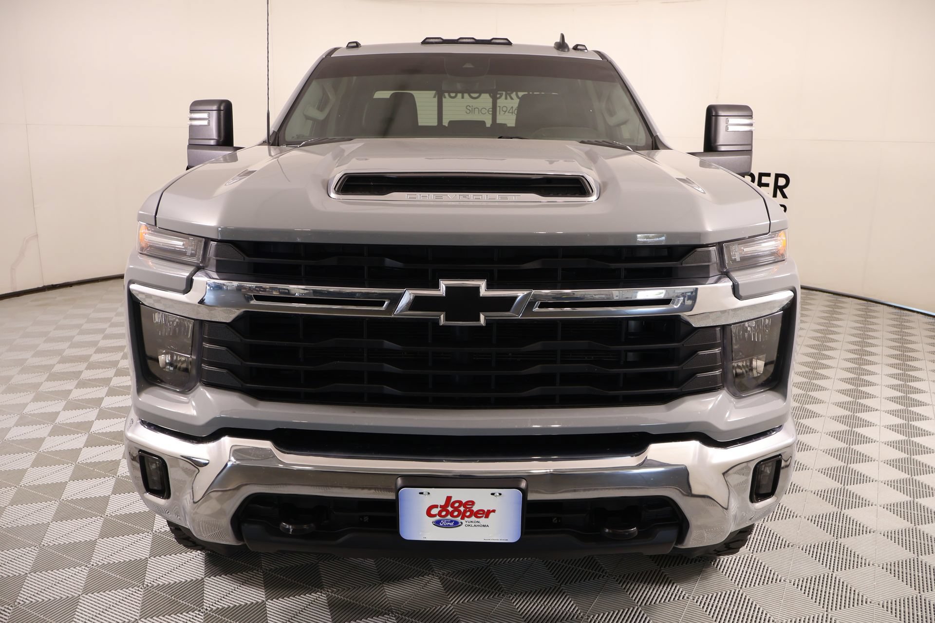 Used 2024 Chevrolet Silverado 2500 LT w/ Convenience Package AWD/4WD image 9