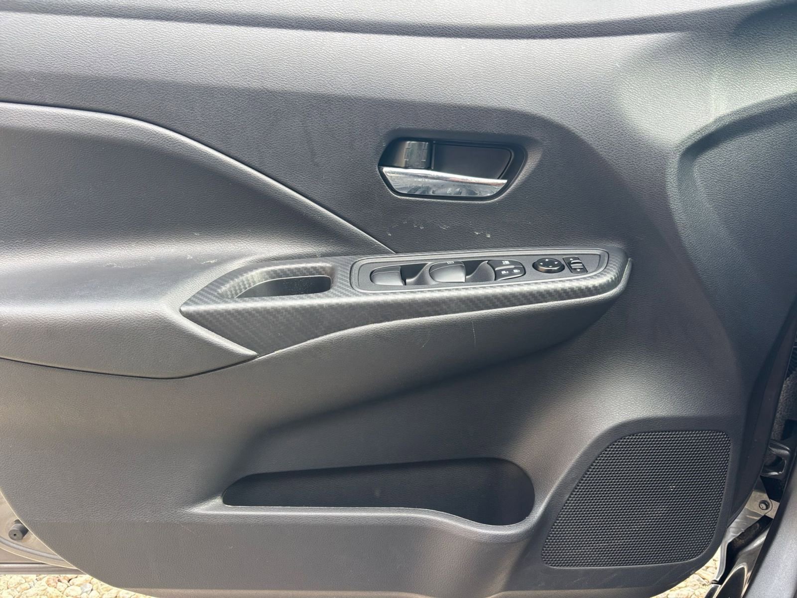 Used 2025 Nissan Versa SV FWD image 18