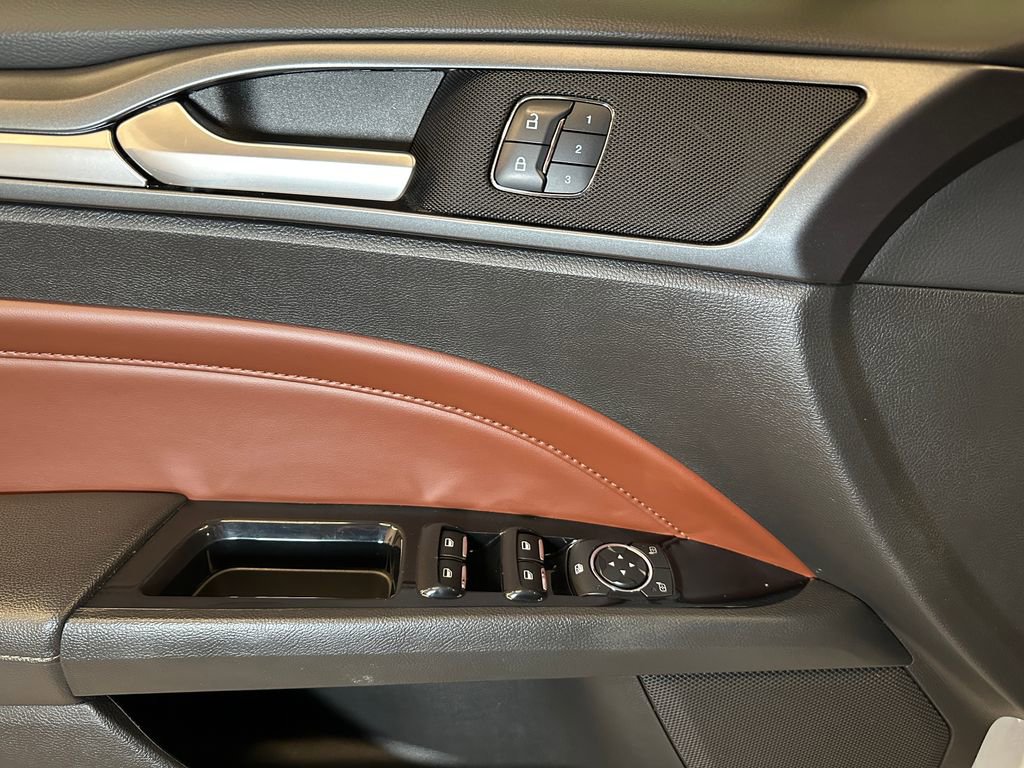 Used 2016 Ford Fusion SE w/ Equipment Group 202A FWD image 19