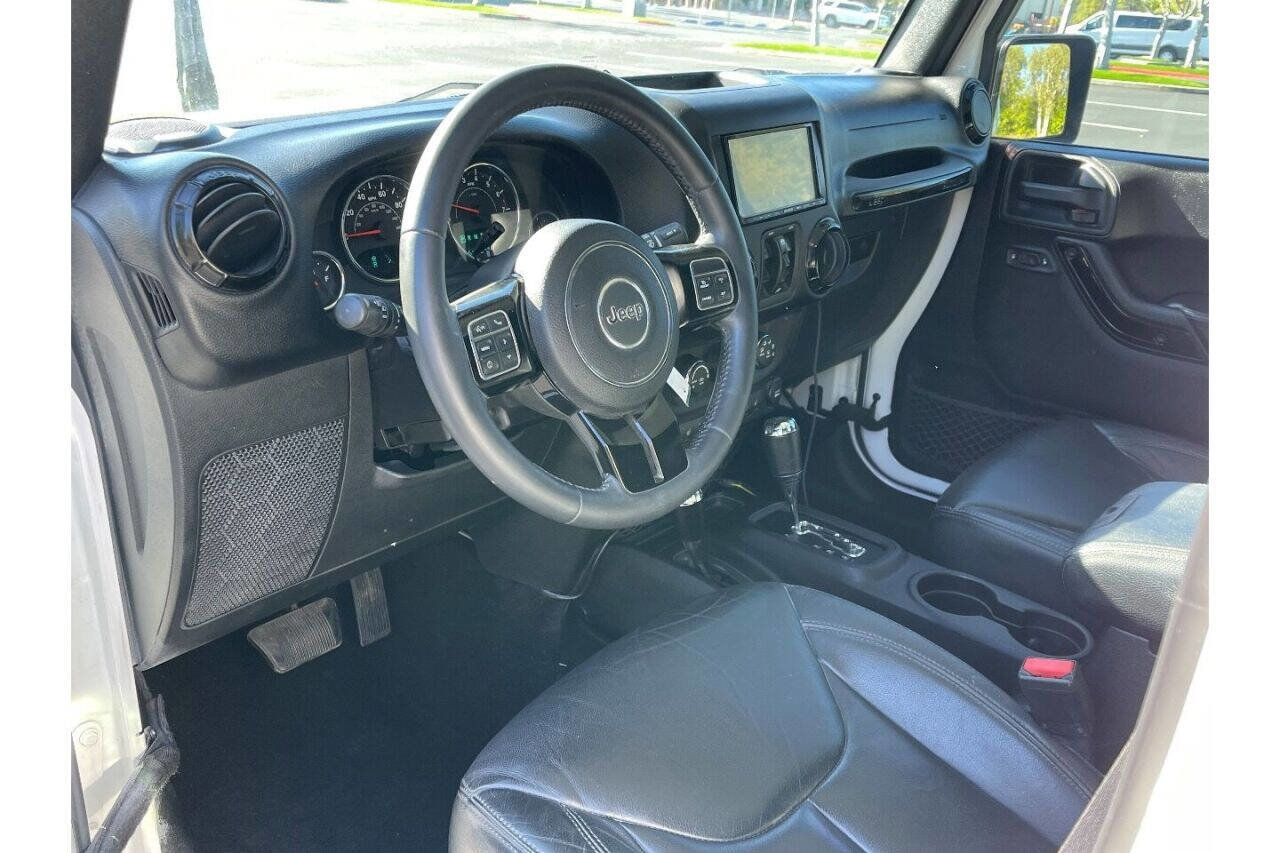 Used 2015 Jeep Wrangler Unlimited Sahara image 10