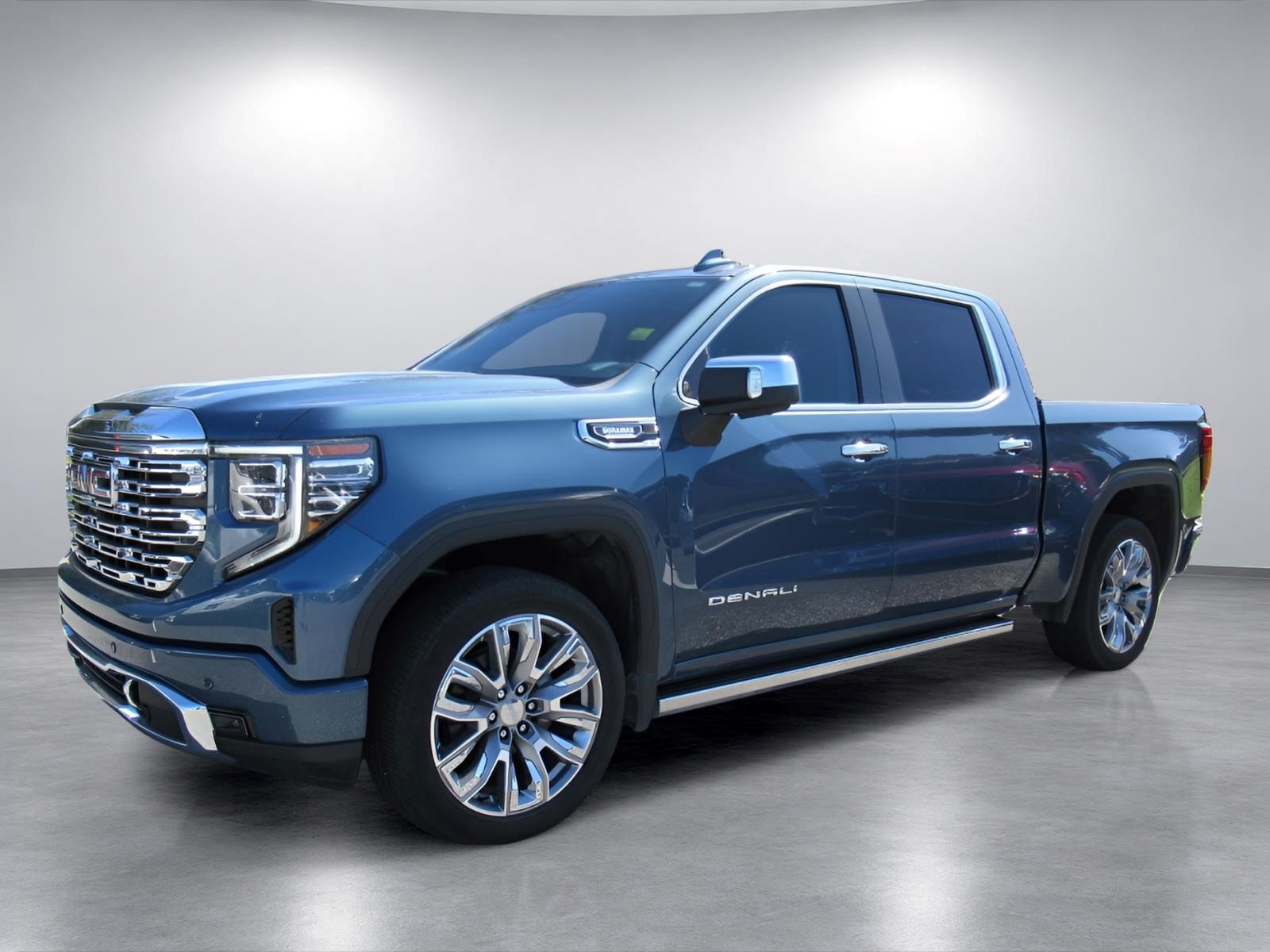 Used 2024 GMC Sierra 1500 Denali w/ Denali Reserve Package RWD image 3