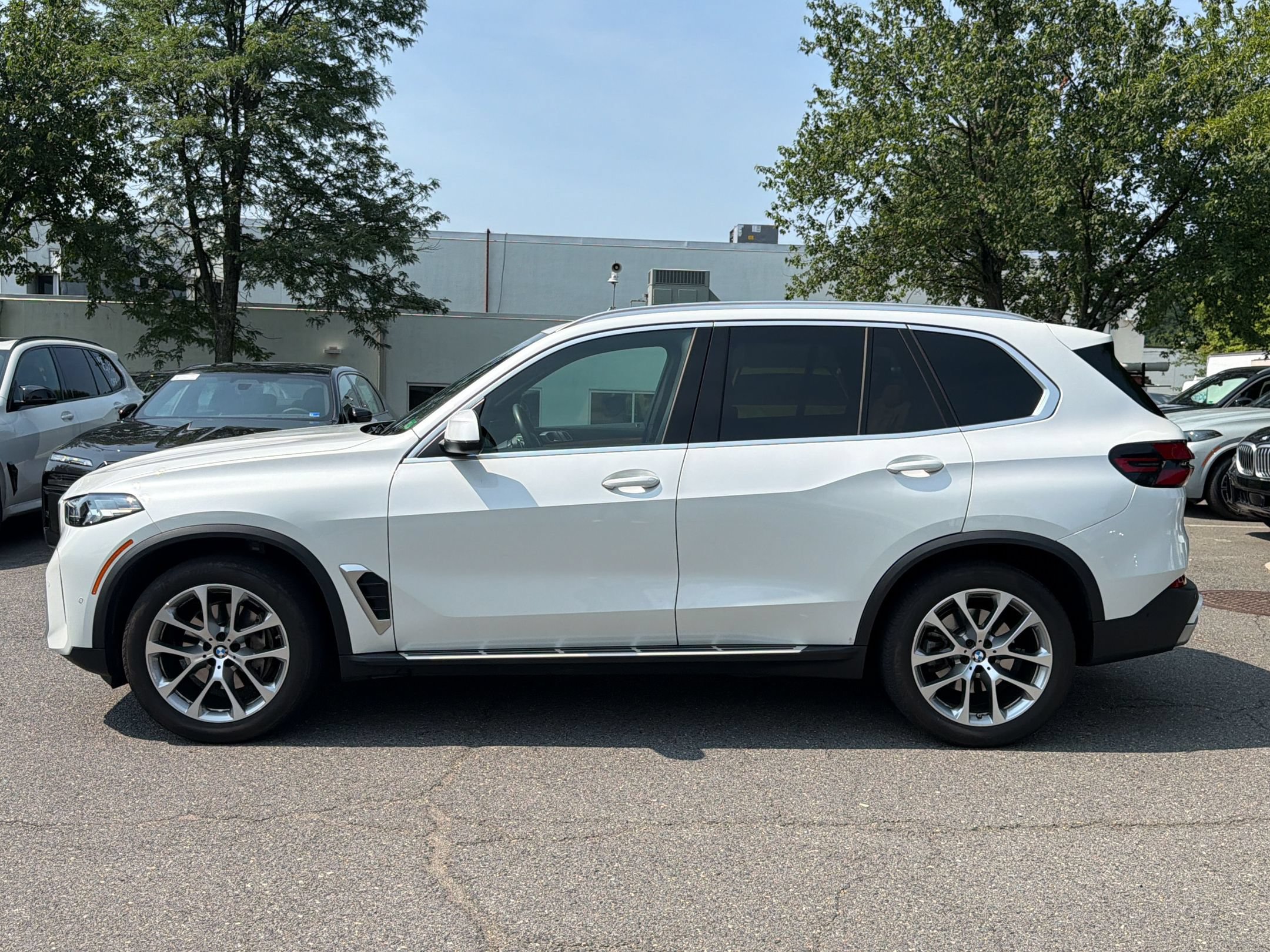 Certified 2024 BMW X5 xDrive40i AWD/4WD image 2