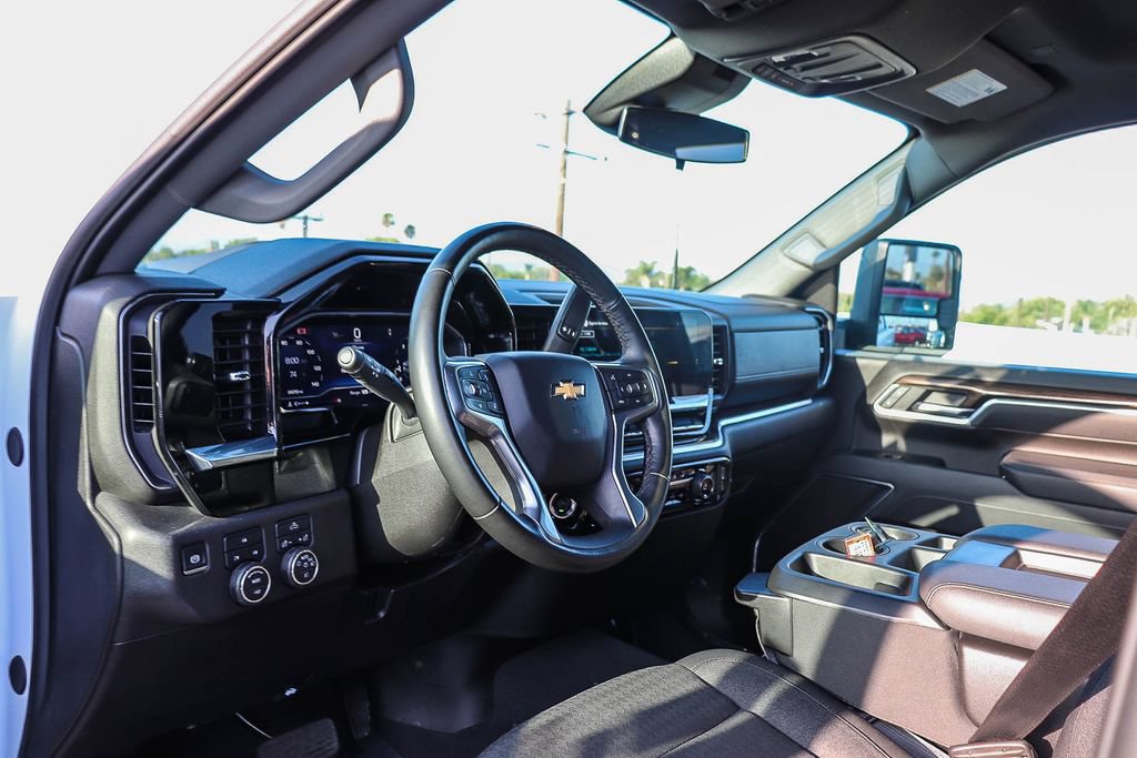 Used 2025 Chevrolet Silverado 2500 LT AWD/4WD image 16