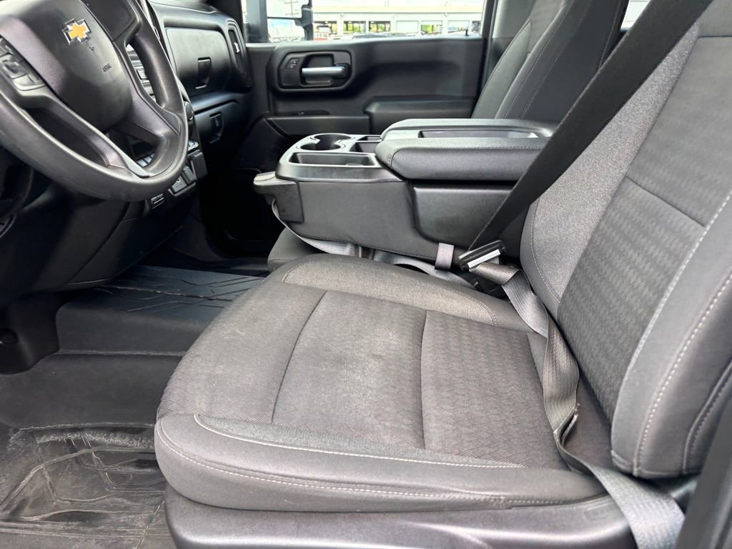 Used 2025 Chevrolet Silverado 2500 Custom w/ Custom Value Package image 9