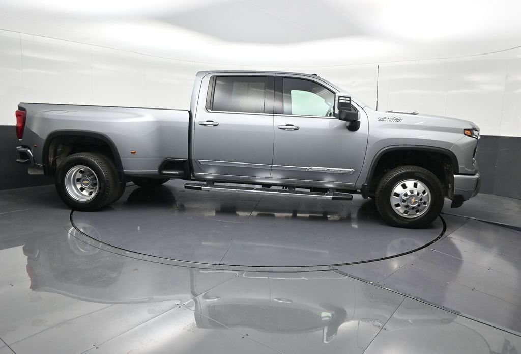 Used 2025 Chevrolet Silverado 3500 High Country w/ High Country Premium Package image 7
