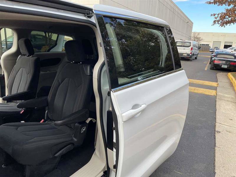 Used 2017 Chrysler Pacifica LX image 43