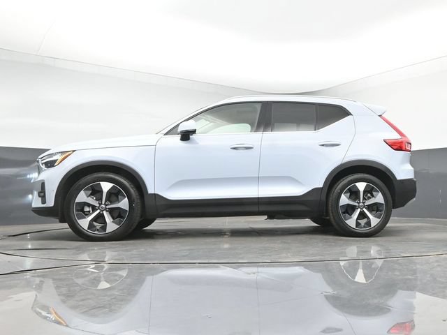 Used 2025 Volvo XC40 B5 Plus AWD/4WD image 14