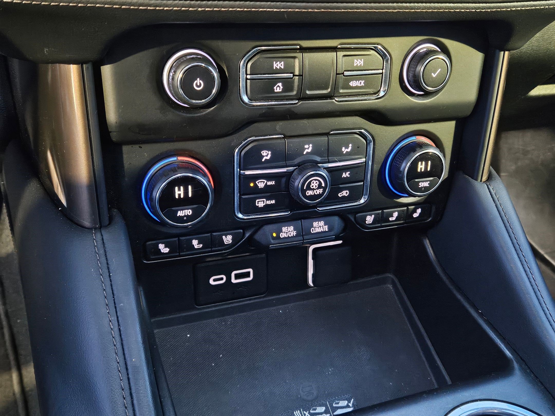 Used 2021 Chevrolet Suburban High Country w/ Premium Package image 28