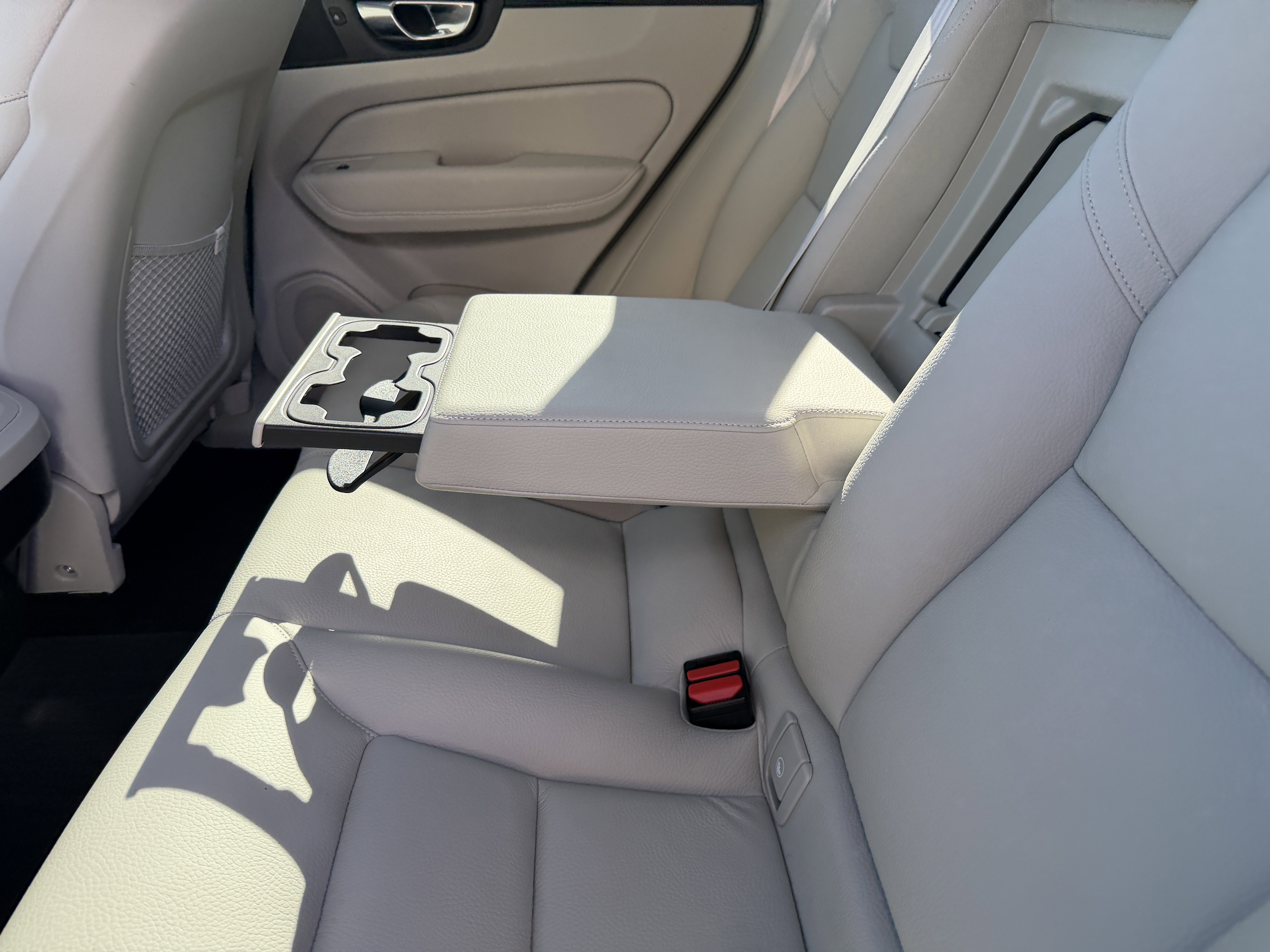 Certified 2023 Volvo XC60 B5 Plus w/ Protection Package Premier image 15