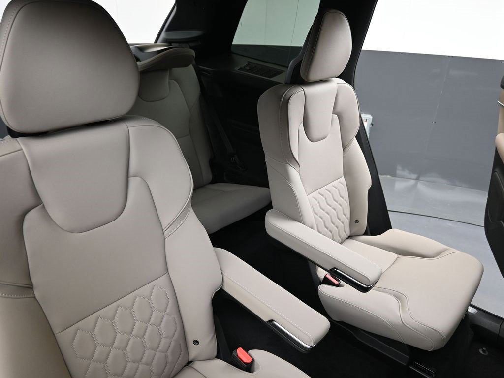 New 2026 Volvo XC90 B6 Plus image 16