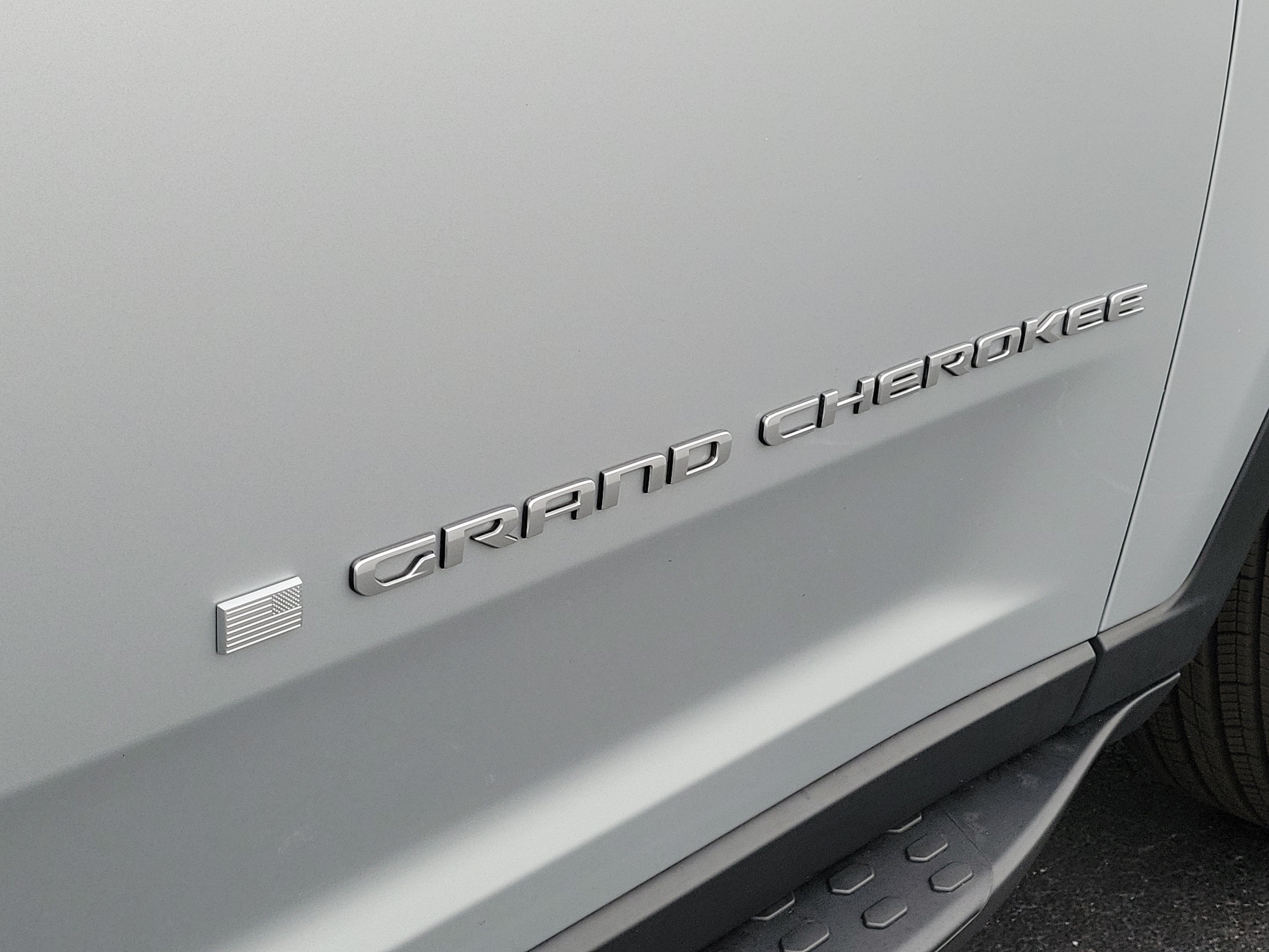 Used 2025 Jeep Grand Cherokee Limited RWD image 6