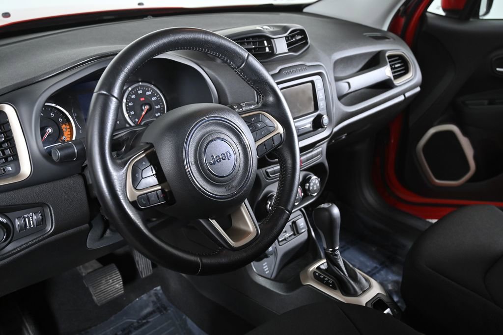 Used 2015 Jeep Renegade Latitude image 11