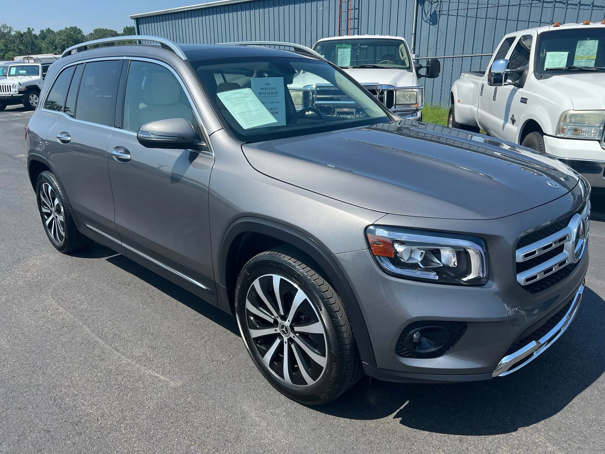 Used 2021 Mercedes-Benz GLB 250 4MATIC image 3