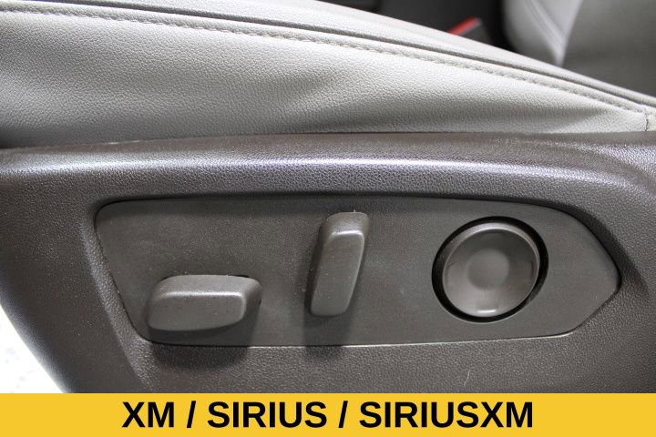 Used 2023 GMC Yukon XL SLT w/ SLT Luxury Package image 24