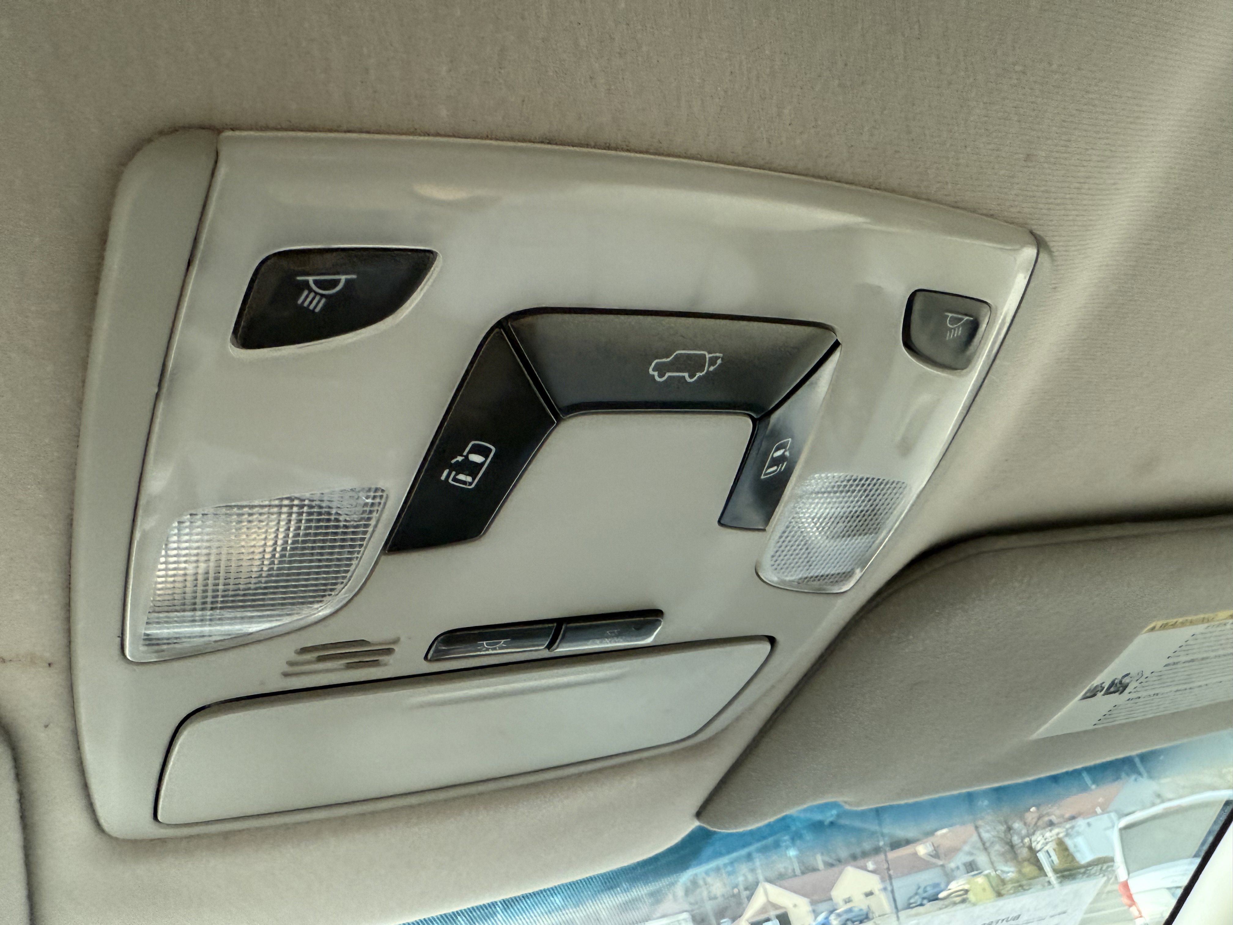 Used 2011 Toyota Sienna LE image 25