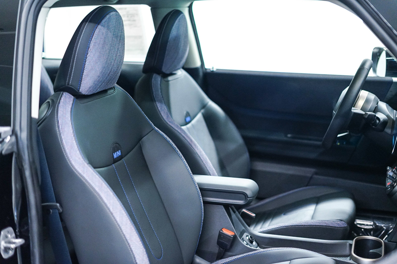 Used 2025 MINI Cooper 2-Door Hardtop image 13