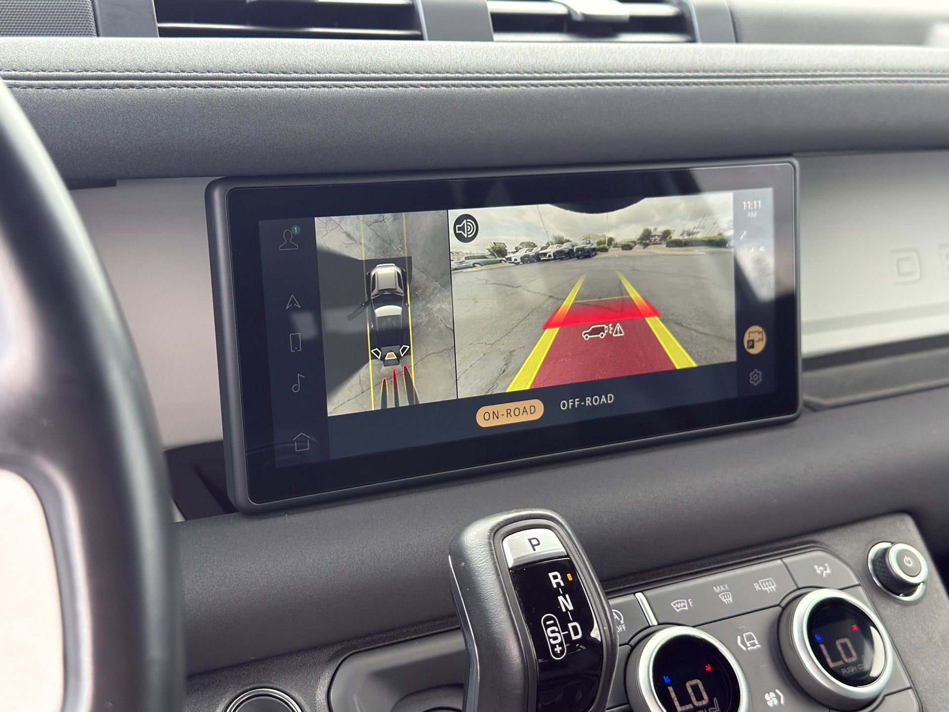 Used 2023 Land Rover Defender 90 SE image 12